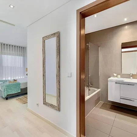 Newly Renovated Escape With Pool & Seaview Appartement Quarteira