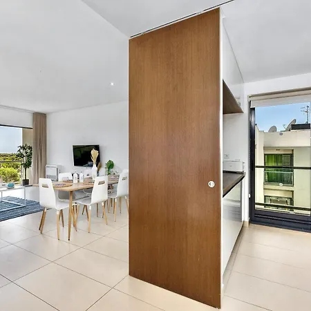 Apartment Newly Renovated Escape With Pool & Seaview Quarteira