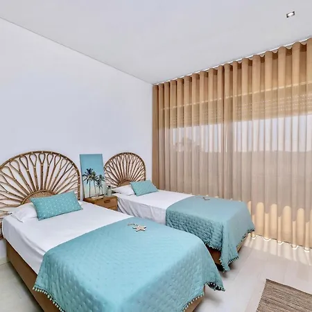Newly Renovated Escape With Pool & Seaview * Quarteira