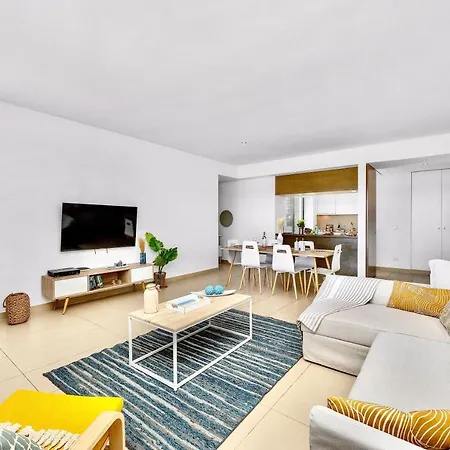 Apartment Newly Renovated Escape With Pool & Seaview *