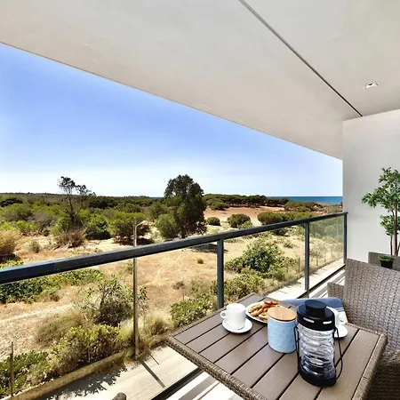 Newly Renovated Escape With Pool & Seaview Quarteira