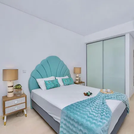 Newly Renovated Escape With Pool & Seaview Quarteira
