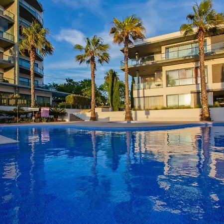 Apartment Newly Renovated Escape With Pool & Seaview *