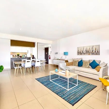 Apartment Newly Renovated Escape With Pool & Seaview