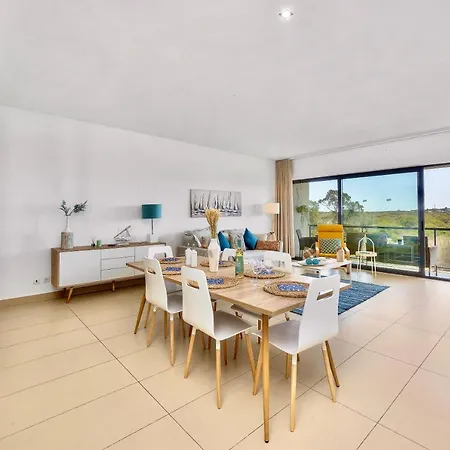 Newly Renovated Escape With Pool & Seaview * Quarteira