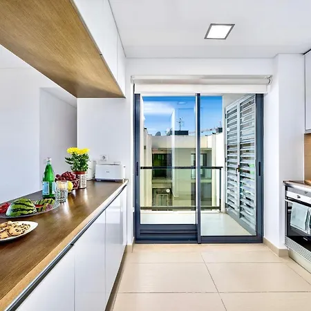 Apartment Newly Renovated Escape With Pool & Seaview *