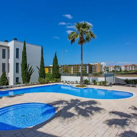 Newly Renovated Escape With Pool & Seaview * Quarteira