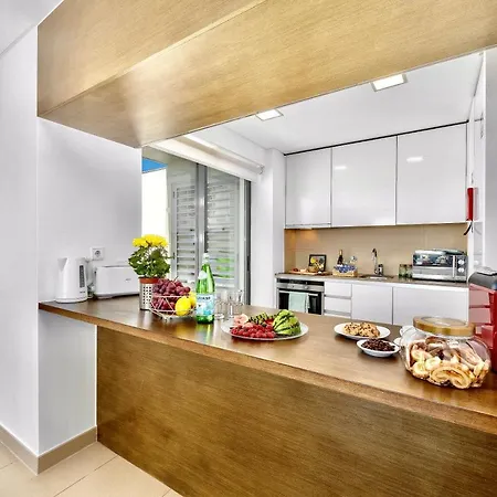Appartement Newly Renovated Escape With Pool & Seaview